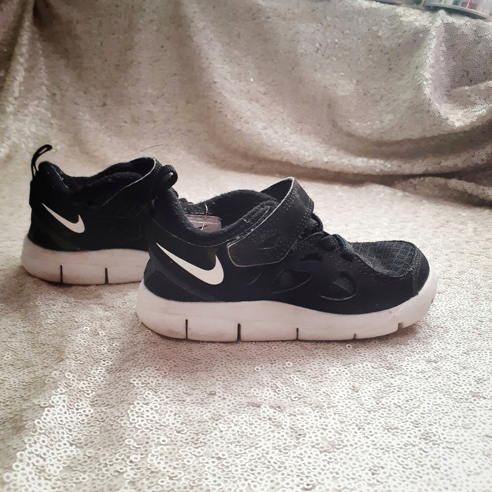 Black Toddler Nike Free Sneakers